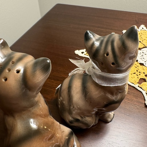 Vintage Salt And Pepper Shakers - Picture 6 of 7